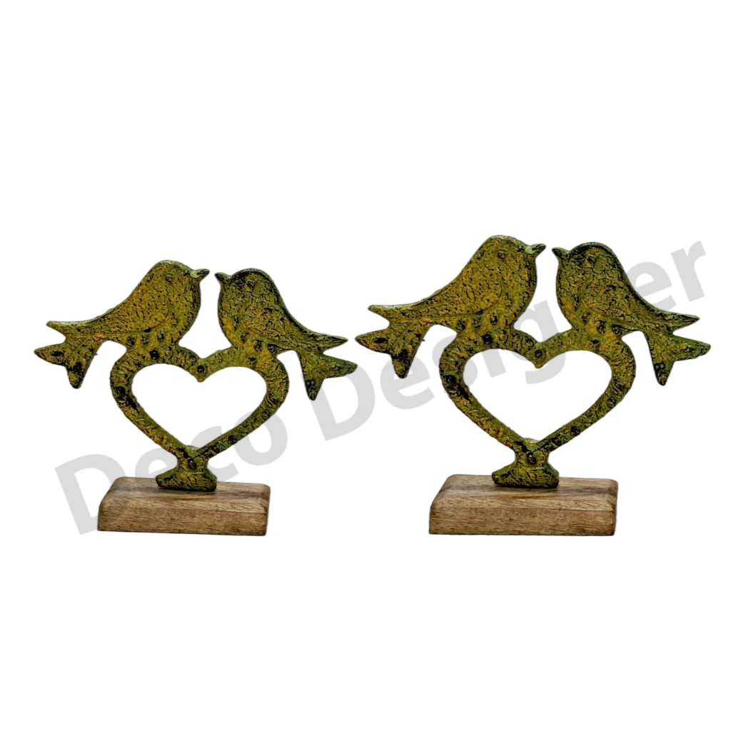 EA1772 - Easter Bird with Heart Decoration on Wood Base