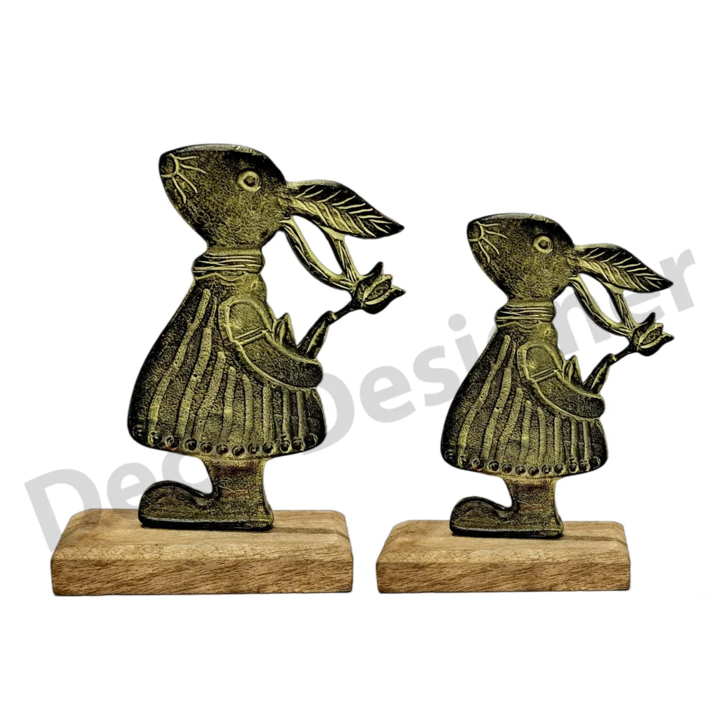 EA1802 - Easter Bunny's Decoration on Wood Base