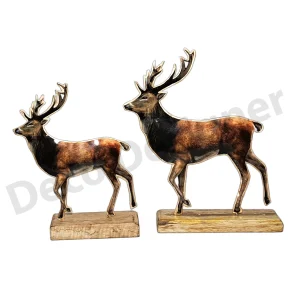 CR1517 - Christmas Reindeer Decoration on Wood Base